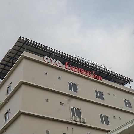 Oyo 616 Express Inn Palembang Bagian luar foto