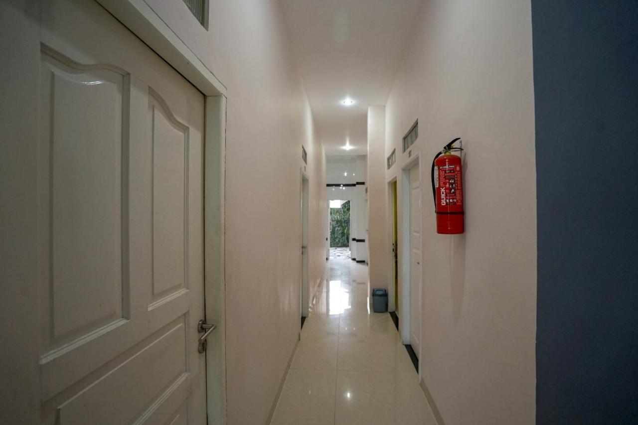 Oyo 616 Express Inn Palembang Bagian luar foto
