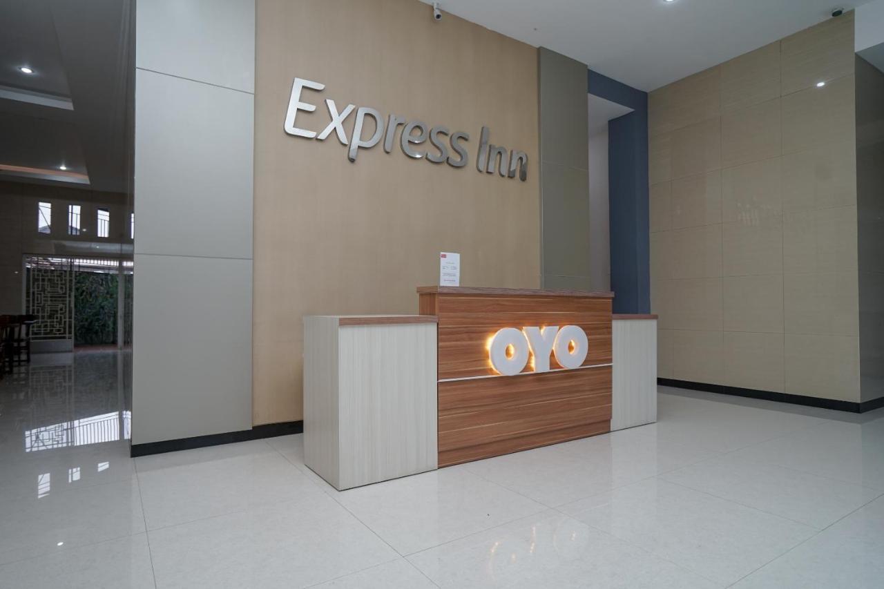Oyo 616 Express Inn Palembang Bagian luar foto