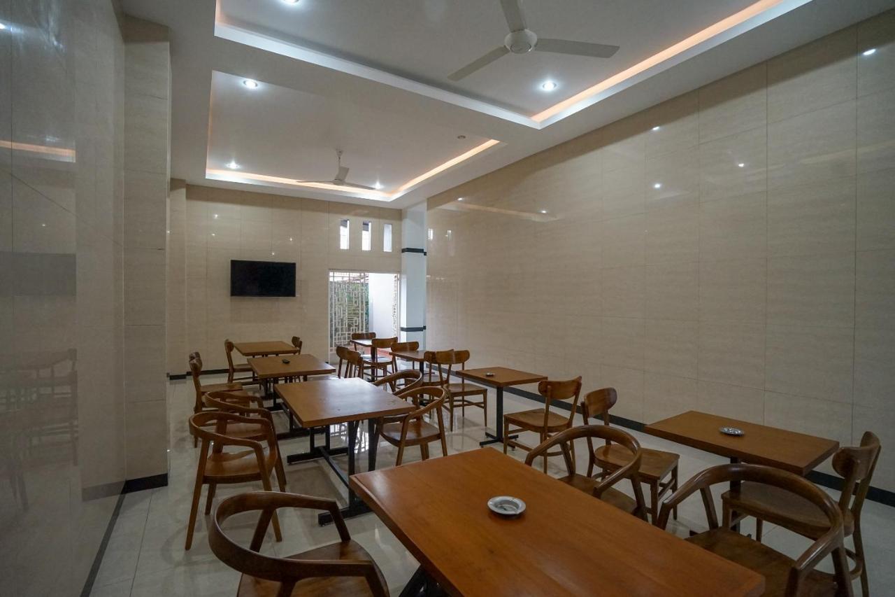 Oyo 616 Express Inn Palembang Bagian luar foto