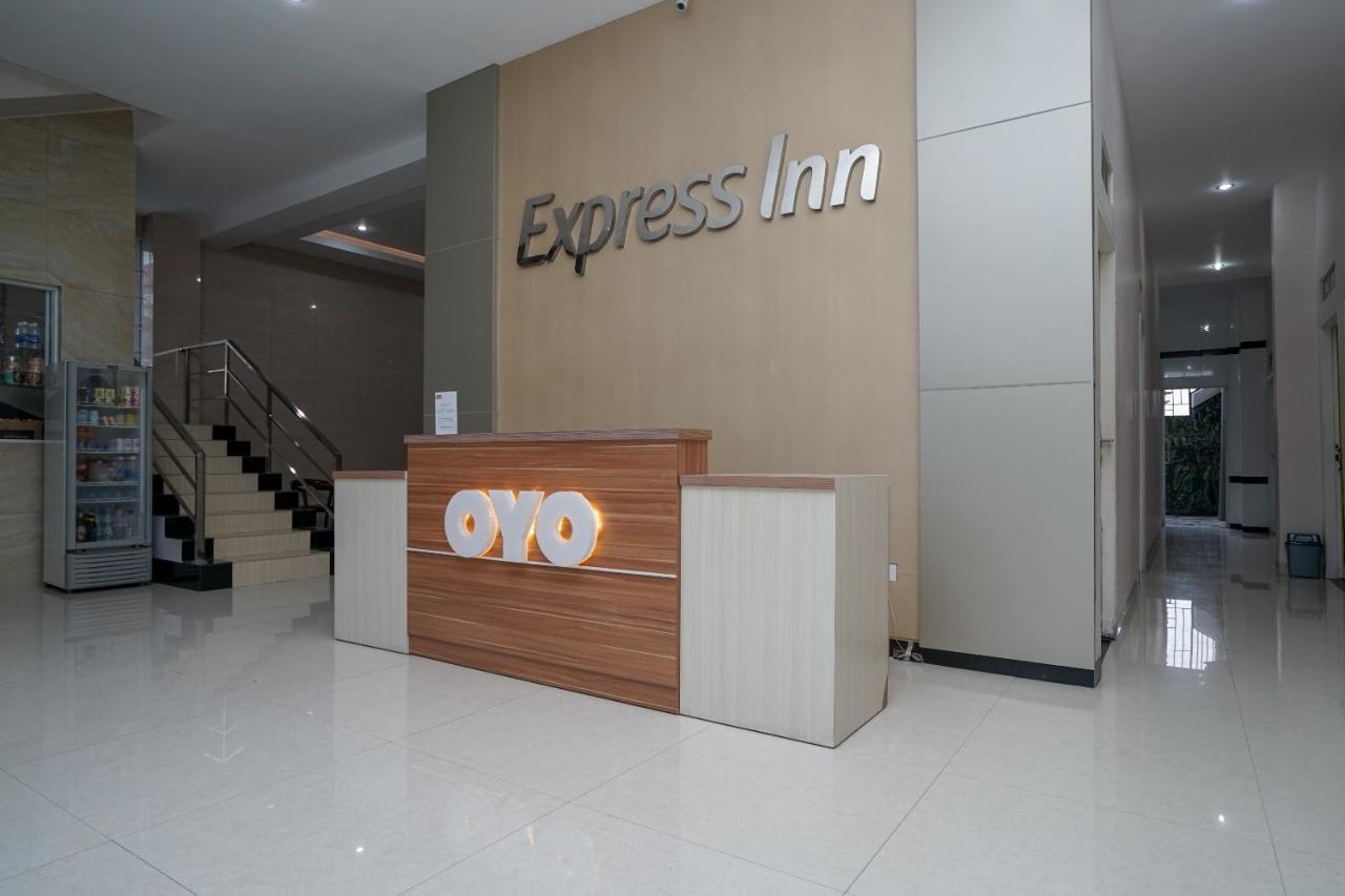 Oyo 616 Express Inn Palembang Bagian luar foto